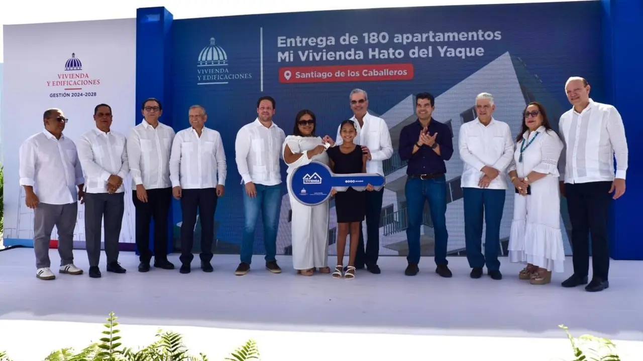 El presidente Abinader durante la entrega de llaves del Plan Mi Vivienda en Hato del Yaque | FOTO EXTERNA