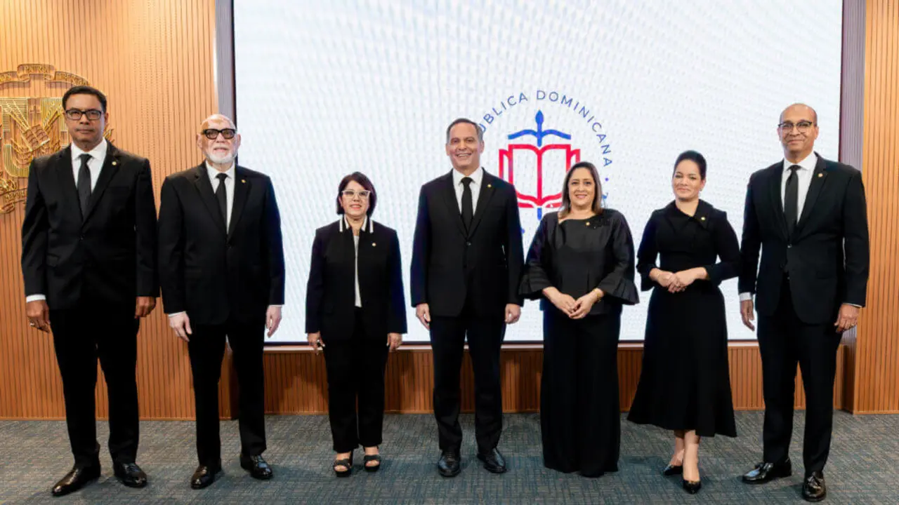 El juez presidente Henry Molina encabeza la sesi&oacute;n plenaria con los nuevos integrantes del alto tribunal | FOTO EXTERNA