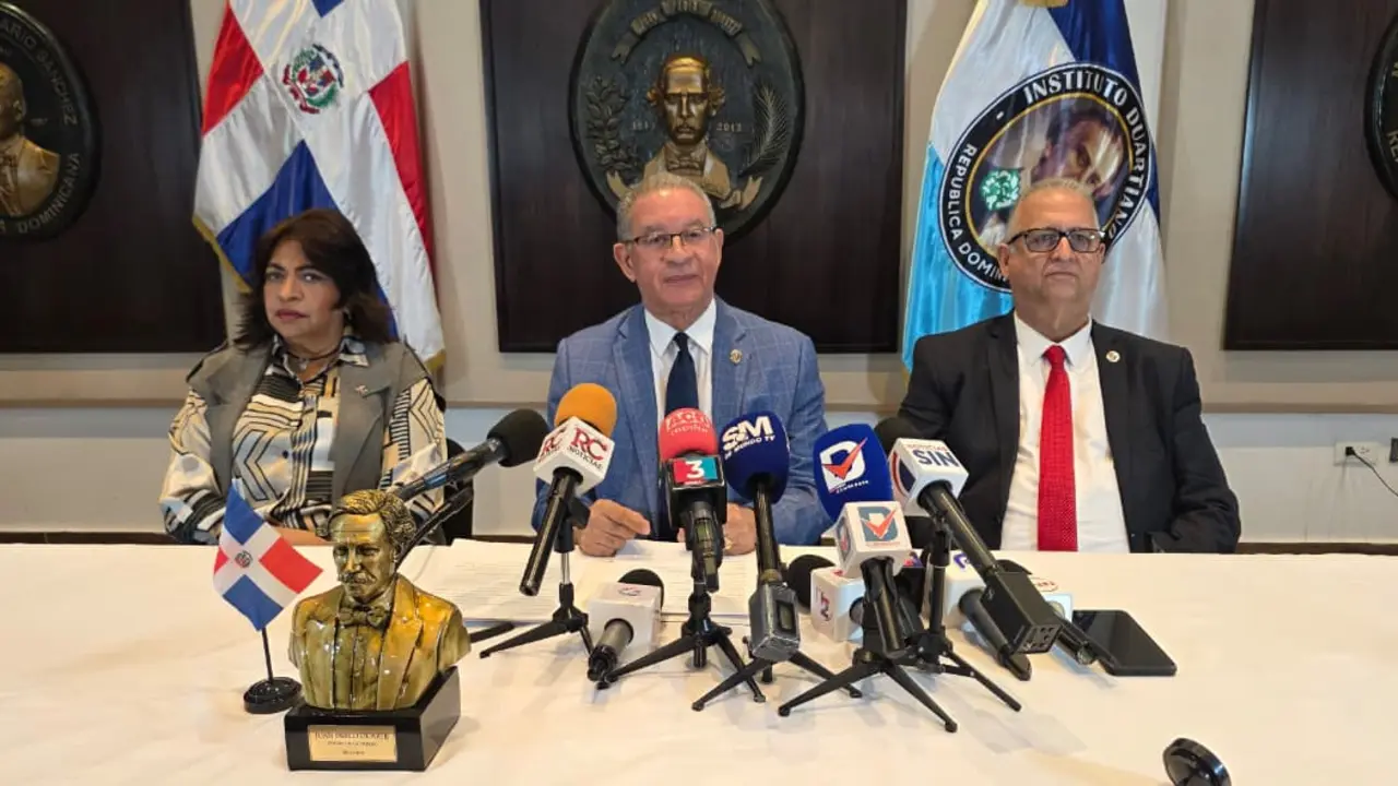 El doctor Wilson G&oacute;mez Ram&iacute;rez alert&oacute; sobre el uso de escudos incorrectos y el retiro de crucifijos en las salas de audiencia. | FOTO EXTERNA