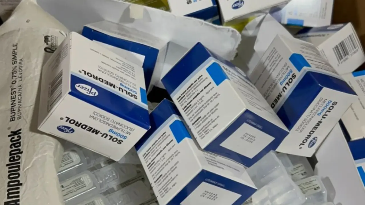 Cientos de medicamentos donados fueron encontrados caducados en un armario cerrado bajo llave | FOTO EXTERNA