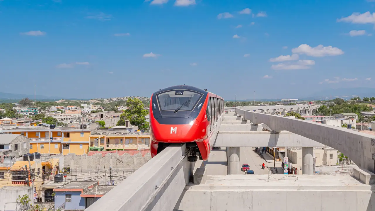 Jhael Isa, director de la OPRET, explic&oacute; las especificaciones t&eacute;cnicas de los trenes. | FOTO EXTERNA