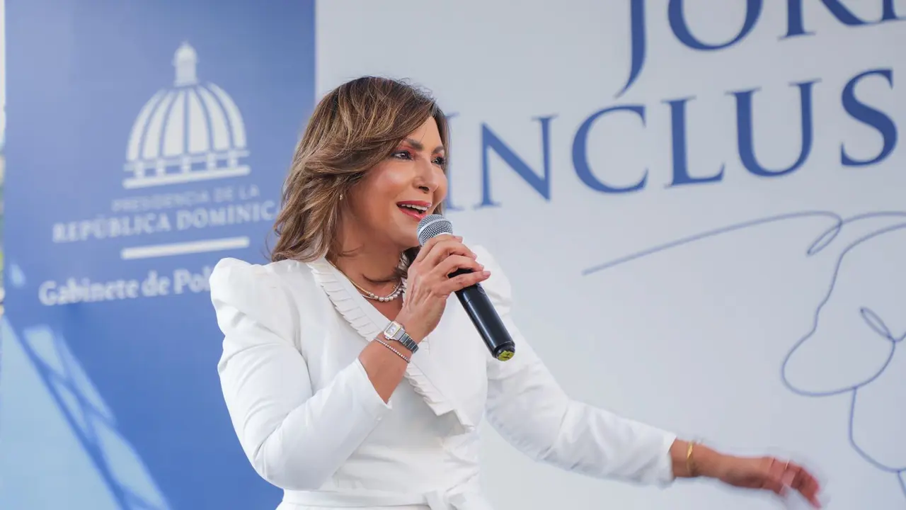Geanilda V&aacute;squez encabez&oacute; el operativo que integr&oacute; m&aacute;s de 20 instituciones del Estado en Santo Domingo Oeste. | FOTO EXTERNA