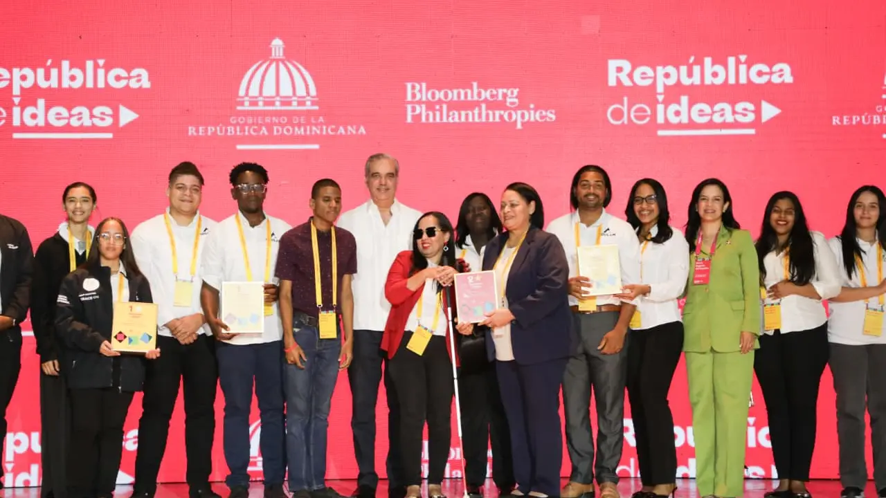 El presidente Abinader premi&oacute; a los seis proyectos ganadores que aportar&aacute;n a la Meta RD 2036. | FOTO EXTERNA