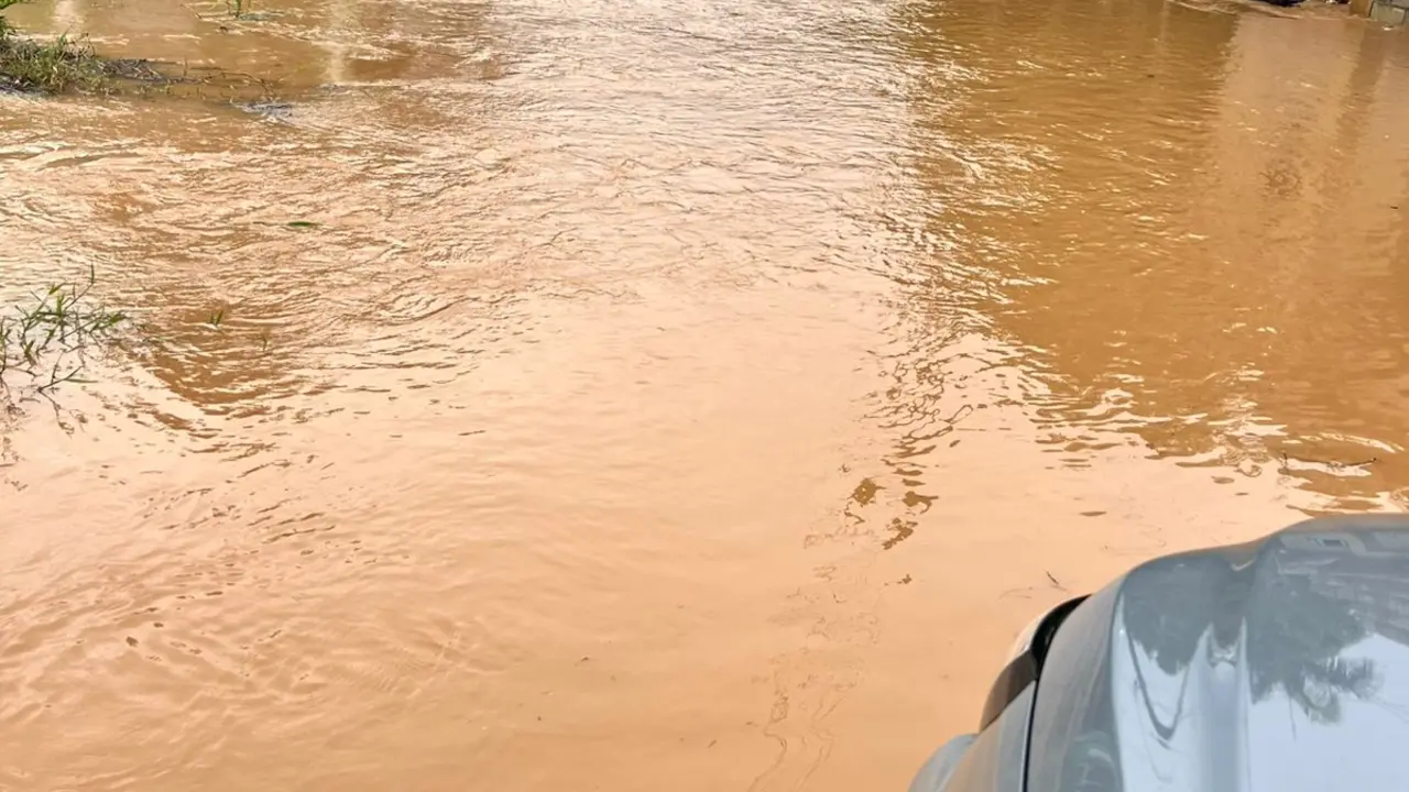 Las lluvias han provocado el desbordamiento de r&iacute;os y el colapso de viviendas en Gaspar Hern&aacute;ndez y Puerto Plata. | FOTO: FUENTE EXTERNA