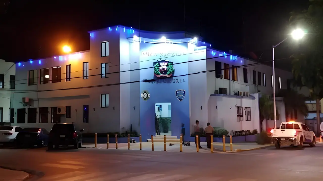 Los agentes suspendidos fueron puestos a disposici&oacute;n del Ministerio P&uacute;blico para los fines legales correspondientes. | FOTO: POLICIA NACIONAL