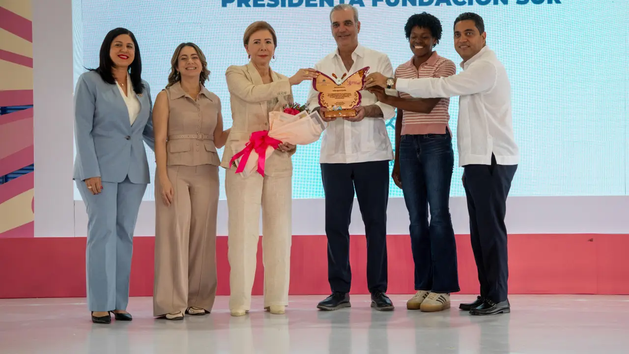 El presidente Luis Abinader durante el acto inaugural en Ciudad Juan Bosch. | FOTO PRESIDENCIA