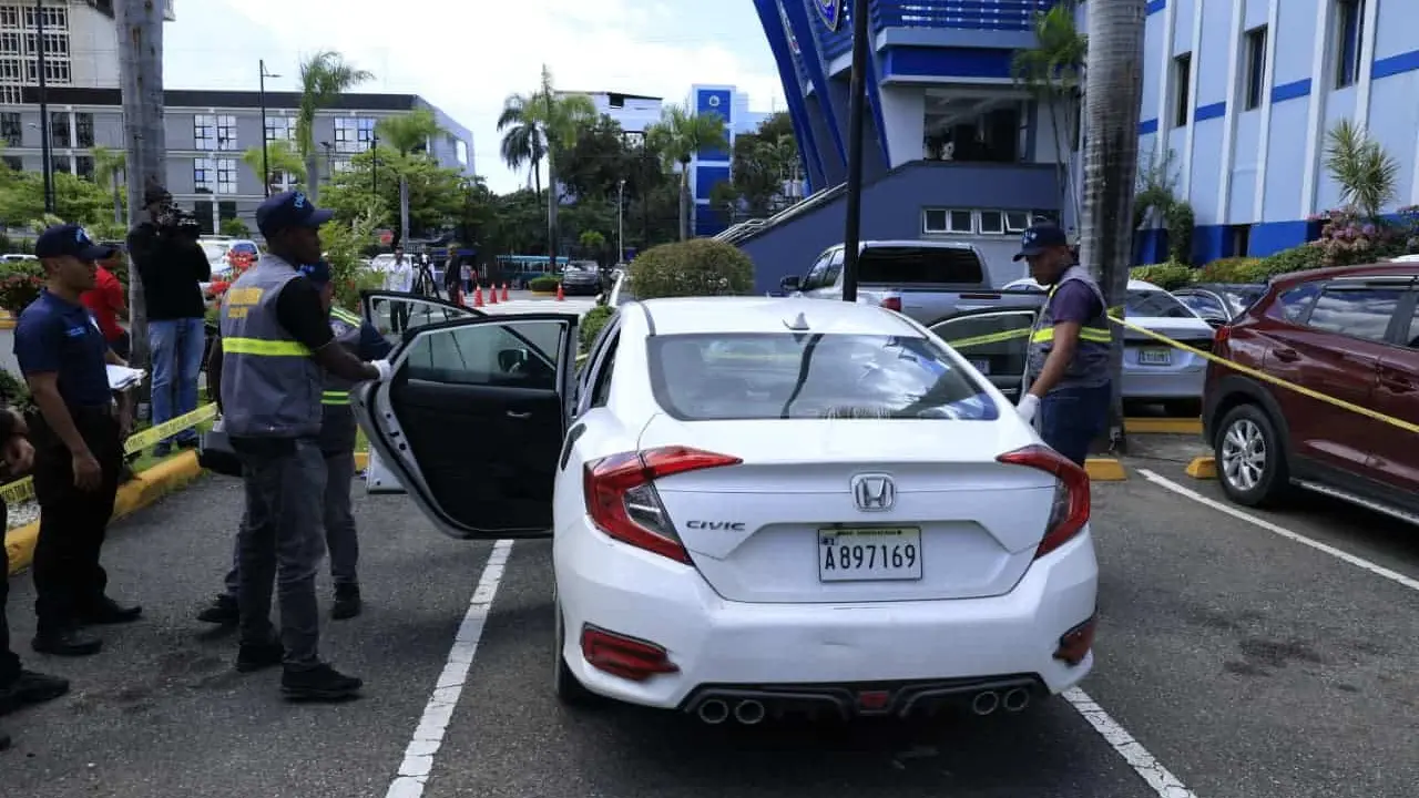 Veh&iacute;culo Honda Civic recuperado por las autoridades policiales. | FOTO EXTERNA