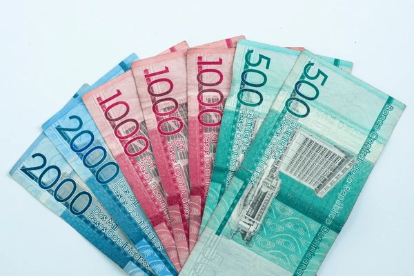 2000-dominican-pesos-money
