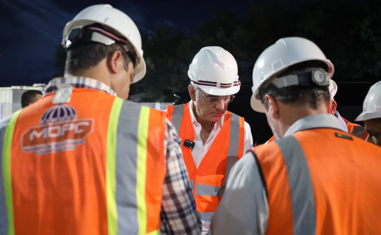 Presidente Abinader supervisa la construcción del paso a desnivel en la Prolongación 27 de Febrero con Isabel Aguiar 02