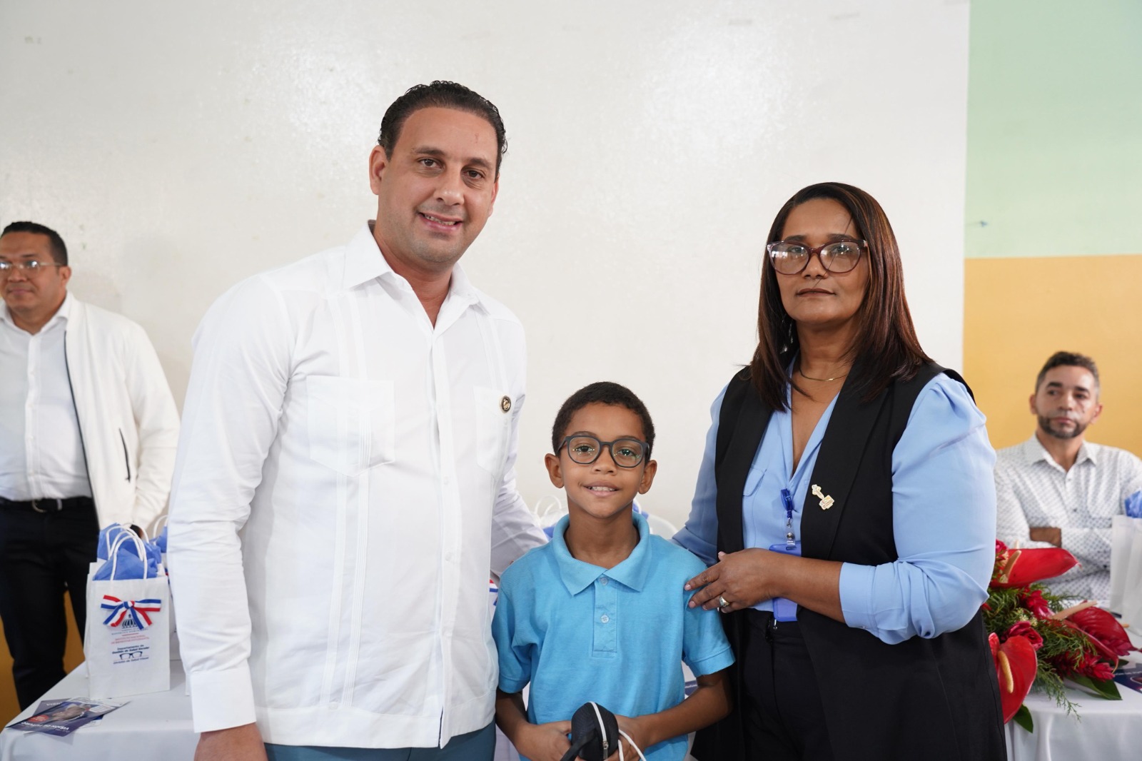 Estudiantes de Jarabacoa reciben lentes del INABIE como parte del Programa de Salud Visual | FOTO EXTERNA