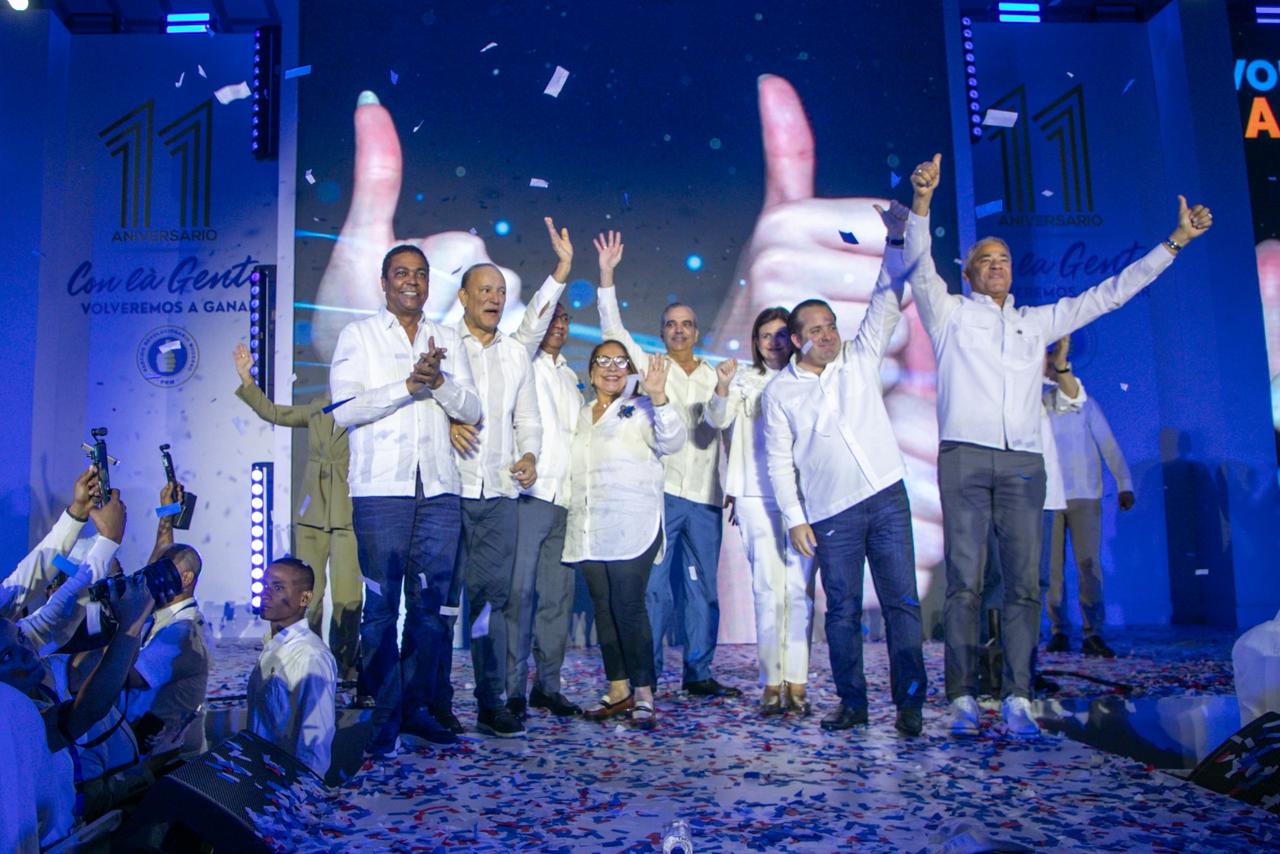 Miles de militantes perremeístas abarrotaron la Gran Arena del Cibao para celebrar los 11 años de la organización. | FOTO EXTERNA