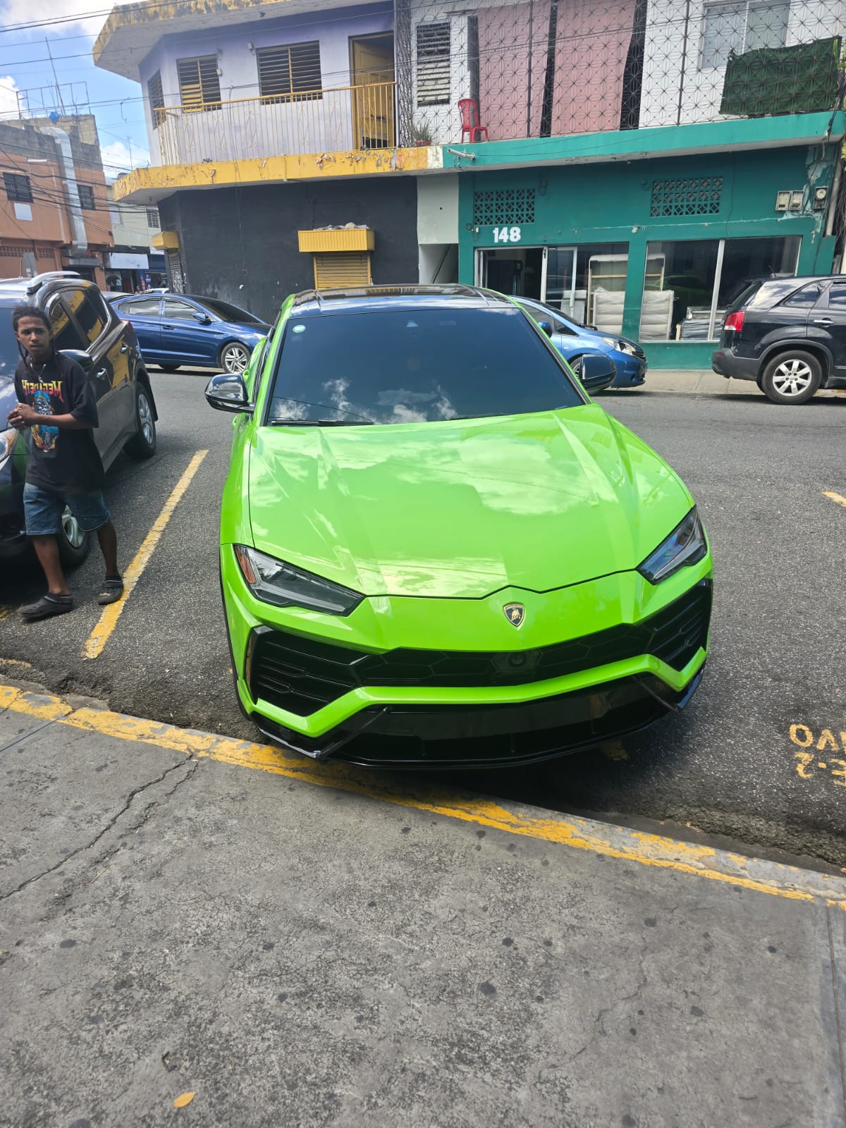 Vehículo retenido por las autoridades durante el operativo en Los Mina. | FOTO EXTERNA
